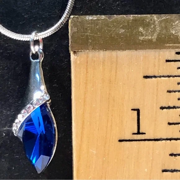 VINTAGE necklace and earring set Silver Blue teardrop crystal Upcycled Elegant - Picture 12 of 14